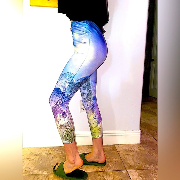 WORKOUT cropped galaxy legging size l/Xl leggings sexy fit body-con galaxy RARE! - Picture 1 of 12